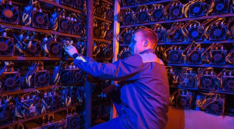 Bitcoin miner TeraWulf soars on a $19 billion AI data-center lease with Anthropic
