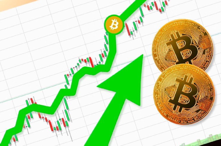 Bitcoin at Turning Point: 700% XRP Predictor Explains Why $61,000 Matters