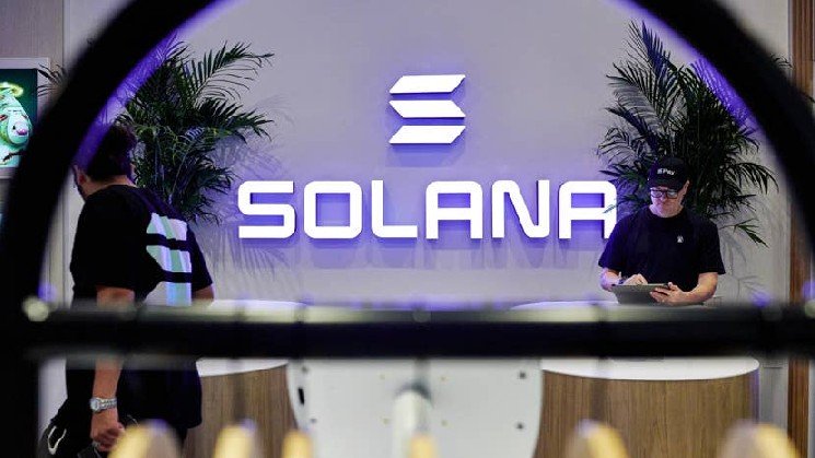 Ramp opens stablecoin accounts to every business, settling on Solana