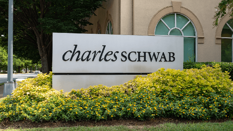 Charles Schwab Calls CLARITY Act a 'Fundamental Catalyst' as White House and Thune Clash Over Timing