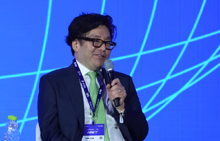 Fundstrat's Lee Spots Major Crypto Market Bottom Signal