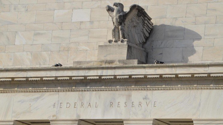 Citadel bets on a Fed rate hike Wednesday as bitcoin analysts call a hold. Someone will be wrong.