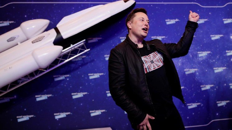 SpaceX tops Wall Street revenue forecast, posts $540 million loss on bitcoin holdings