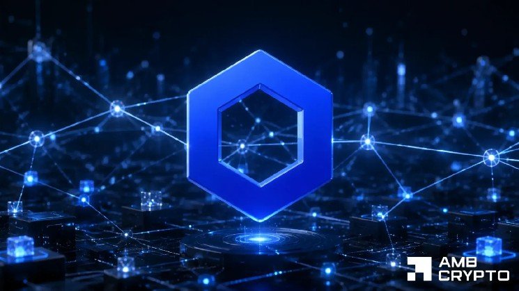 LINK crypto holds $8 as volatility tightens—is Chainlink positioned for a breakout?