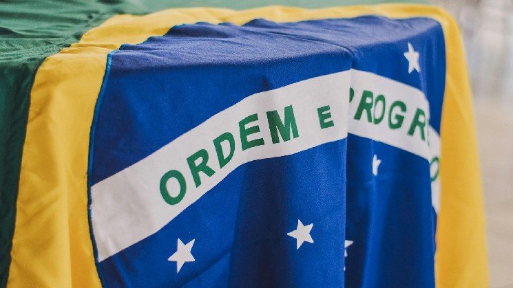 Brazil's central bank orders exchanges to delay large crypto transfers abroad