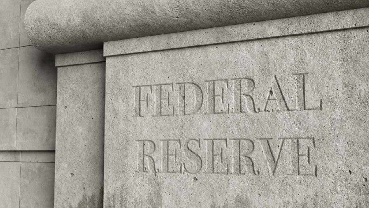 Fed Hike Bets Crack as September Hold Odds Storm Into Lead