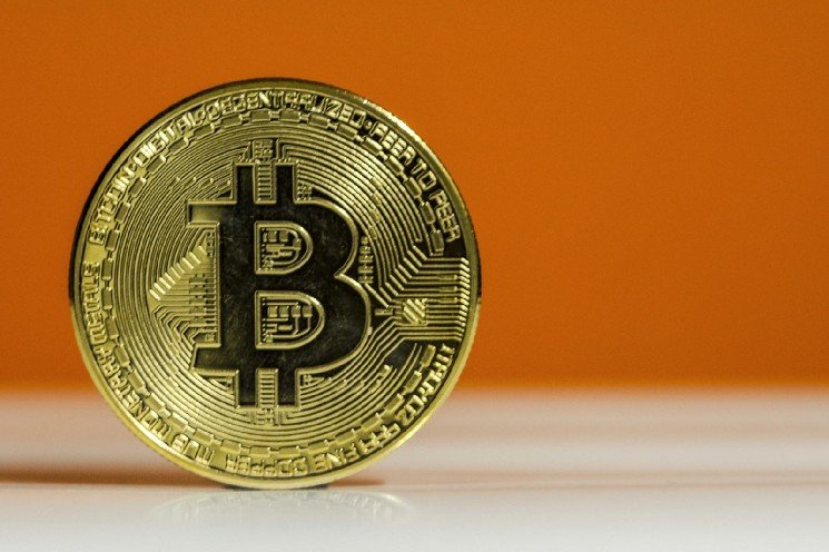 Bitcoin to $10,000 a 'Faustian Bargain': Bloomberg's Top Strategist Updates BTC Price Outlook