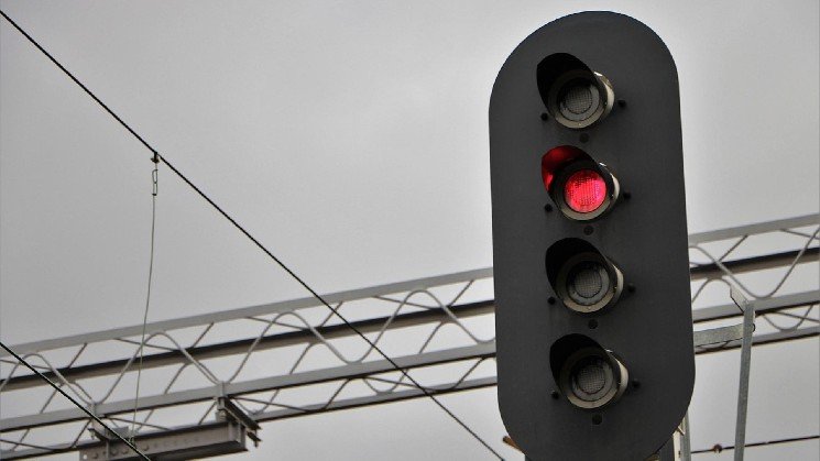 MANTRA token plunges 18% to record low as blockchain halts after exploit