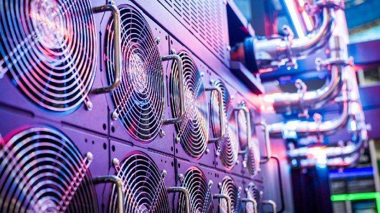 IREN shares fall 8% as costly AI transition weighs on earnings