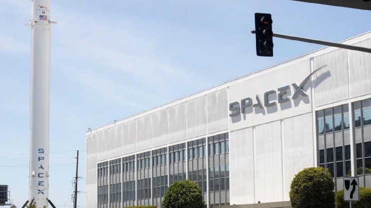 What if I invested $10,000 in SpaceX at IPO?