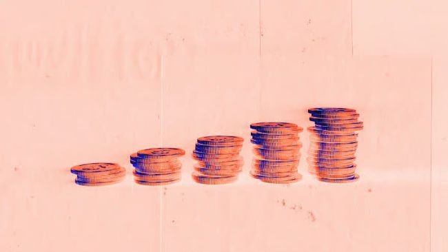 Bitcoin Price Holds $77K: Funds Are Buying, the Crowd Is Not