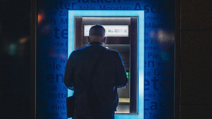 Stablecoin wallets challenge traditional bank accounts as main consumer money hub