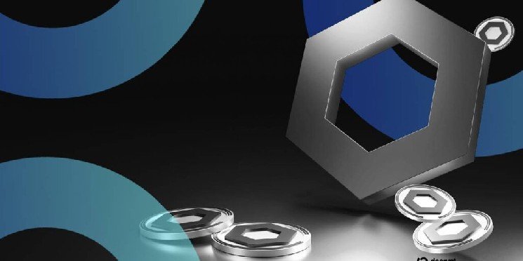 Bitcoin Starts the Week Flat, But Chainlink Is Flying—Here's Why