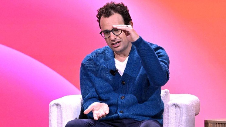 Anthropic CEO calls for AI race to slow down. Musk and OpenAI's Altman agrees