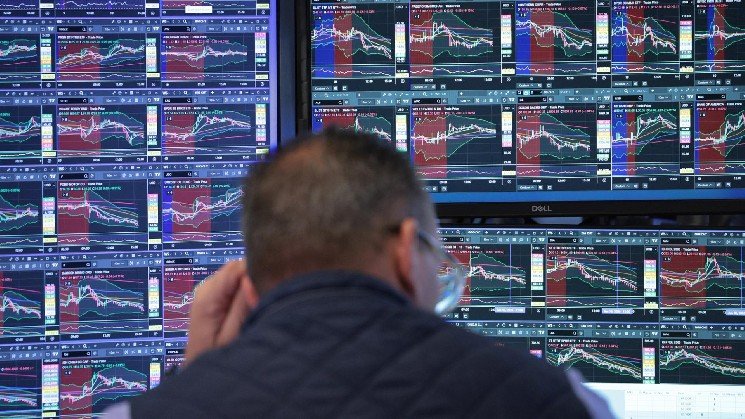 Crypto stocks sink after Senate rejects Clarity Act