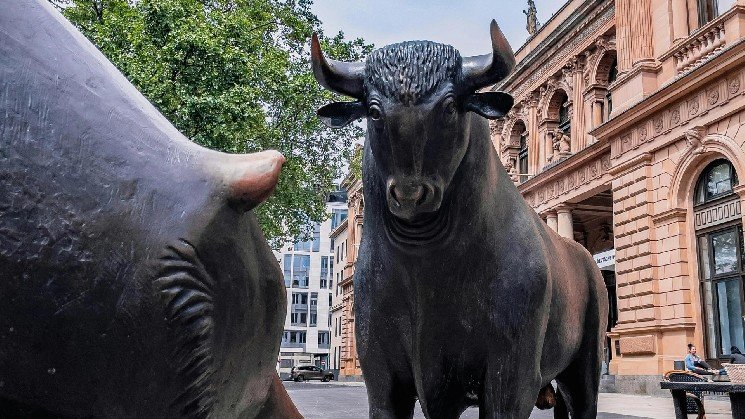 'The orange tie stays': Michael Saylor responds to venture capitalist's bitcoin obituary