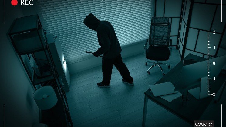 Cybercriminal Directed $2.6M Crypto Heist From Prison: Prosecutors