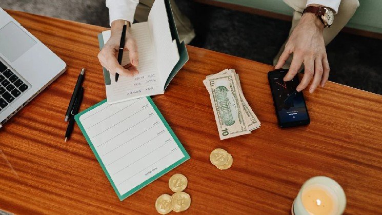 Aave Launches USDC and USDT Deposits in Mobile App